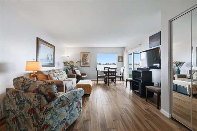 7400 SUNSHINE SKYWAY LANE S 111, St Petersburg, FL 33711