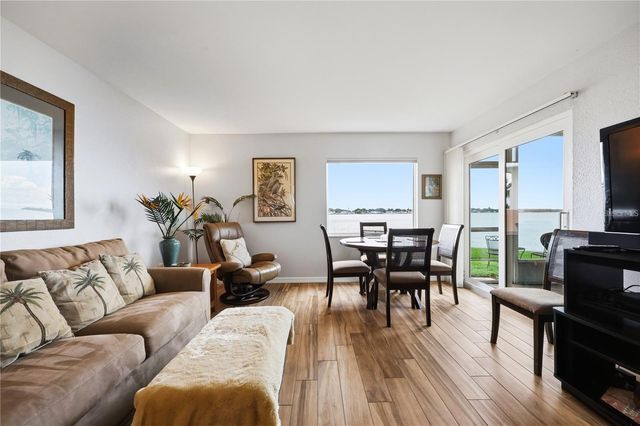 7400 SUNSHINE SKYWAY LANE S 111, St Petersburg, FL 33711