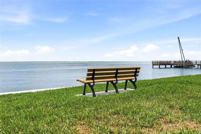 7400 SUNSHINE SKYWAY LANE S 111, St Petersburg, FL 33711