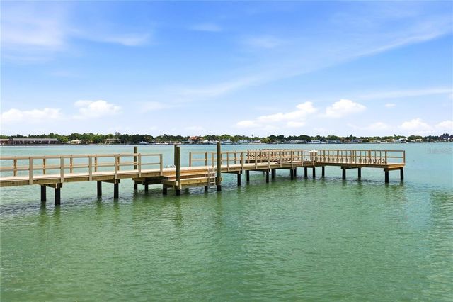 7400 SUNSHINE SKYWAY LANE S 111, St Petersburg, FL 33711