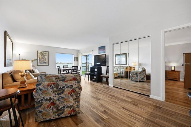 7400 SUNSHINE SKYWAY LANE S 111, St Petersburg, FL 33711