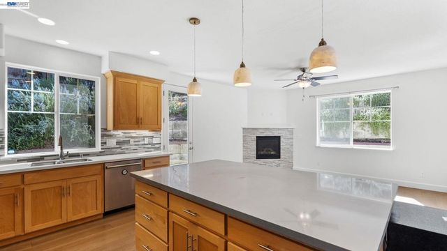 1200 1200 Stonecrest Ln, Concord, CA 94518