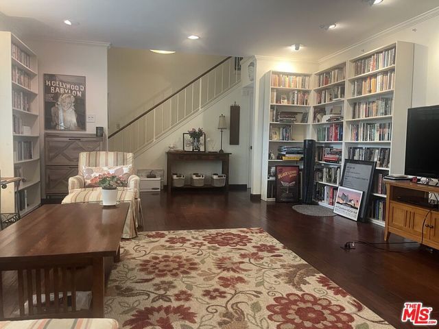 5112 Van Noord Avenue, Sherman Oaks, CA 91423