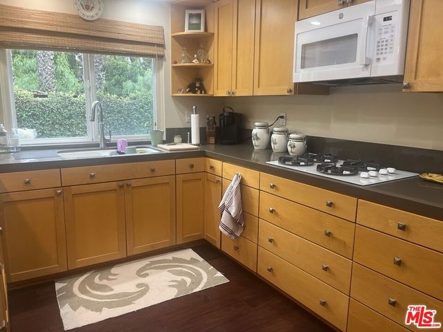5112 Van Noord Avenue, Sherman Oaks, CA 91423