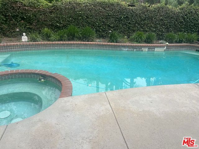 5112 Van Noord Avenue, Sherman Oaks, CA 91423