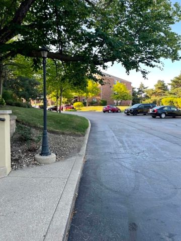 815 Leicester Road 214A, Elk Grove Village, IL 60007
