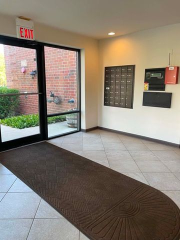 815 Leicester Road 214A, Elk Grove Village, IL 60007