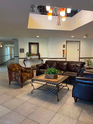 815 Leicester Road 214A, Elk Grove Village, IL 60007