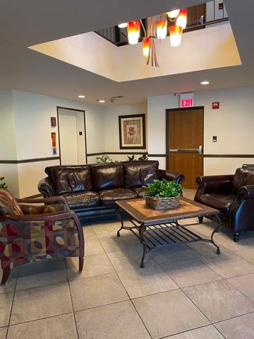 815 Leicester Road 214A, Elk Grove Village, IL 60007