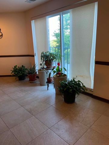 815 Leicester Road 214A, Elk Grove Village, IL 60007