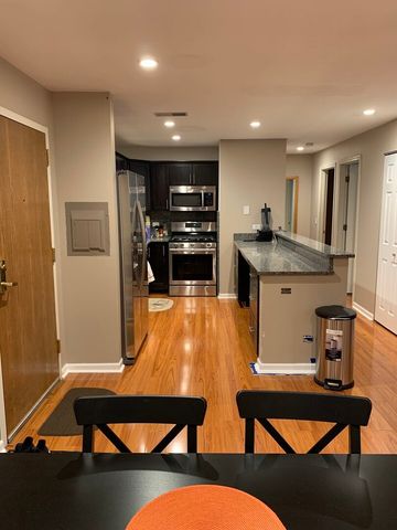 815 Leicester Road 214A, Elk Grove Village, IL 60007