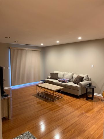 815 Leicester Road 214A, Elk Grove Village, IL 60007