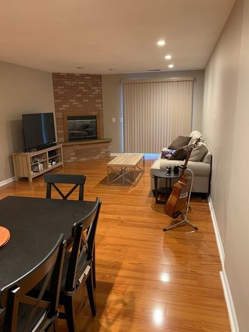 815 Leicester Road 214A, Elk Grove Village, IL 60007