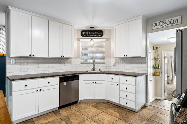 100 Anita Ct, Vacaville, CA 95688