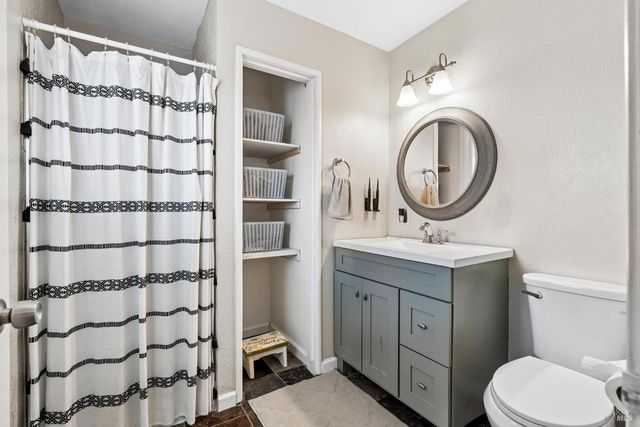 100 Anita Ct, Vacaville, CA 95688