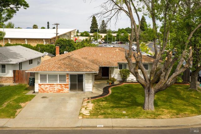 100 Anita Ct, Vacaville, CA 95688