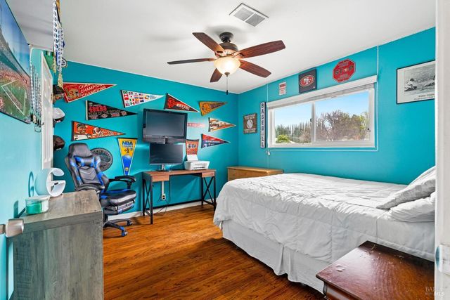 100 Anita Ct, Vacaville, CA 95688