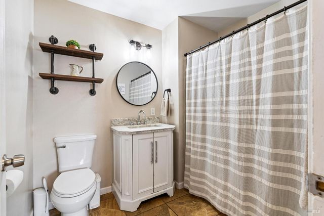 100 Anita Ct, Vacaville, CA 95688