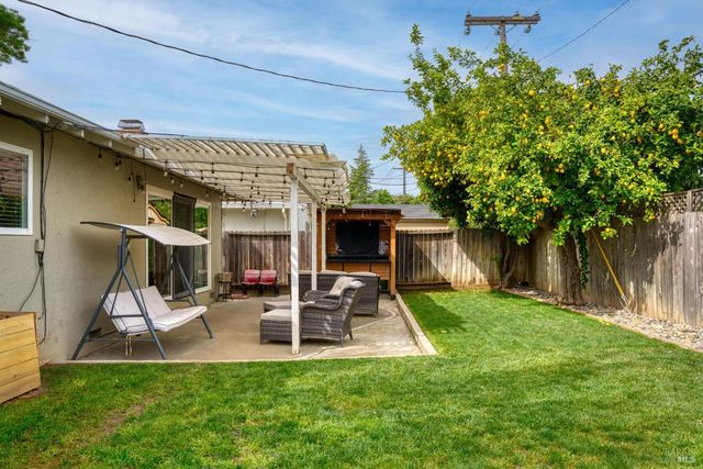 100 Anita Ct, Vacaville, CA 95688