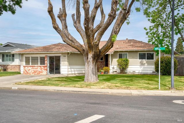 100 Anita Ct, Vacaville, CA 95688