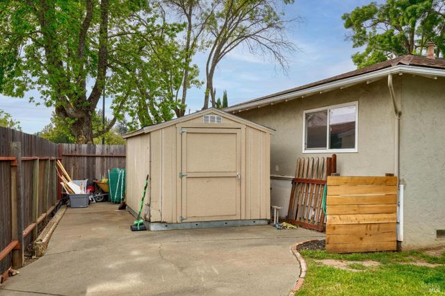 100 Anita Ct, Vacaville, CA 95688
