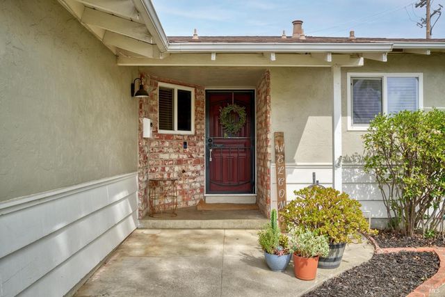 100 Anita Ct, Vacaville, CA 95688