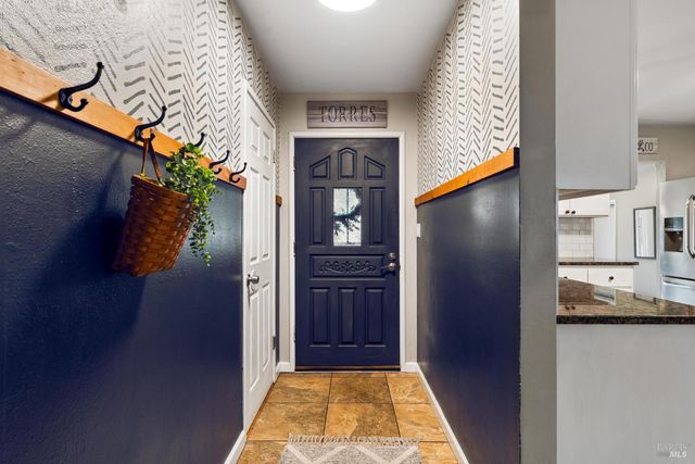 100 Anita Ct, Vacaville, CA 95688