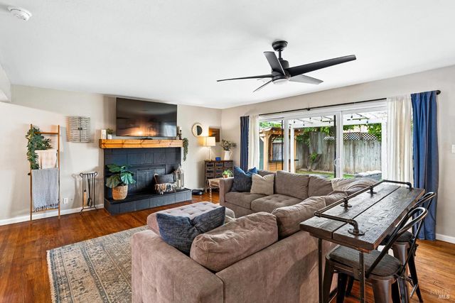 100 Anita Ct, Vacaville, CA 95688