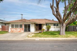100 Anita Ct, Vacaville, CA 95688