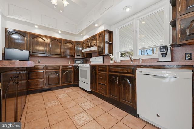 352 RIVERSIDE DR, Pasadena, MD 21122