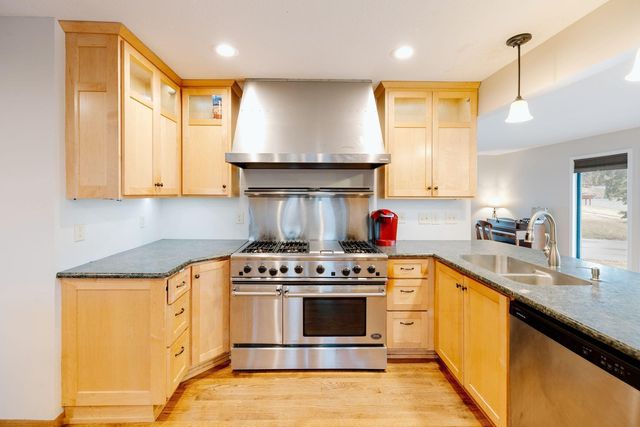 71 Deer Hills Court, North Oaks, MN 55127