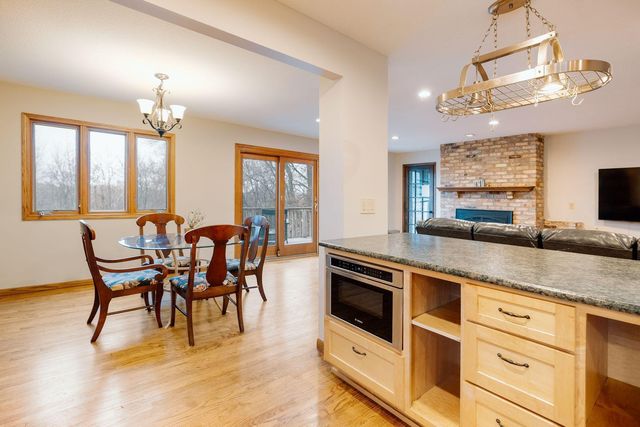 71 Deer Hills Court, North Oaks, MN 55127