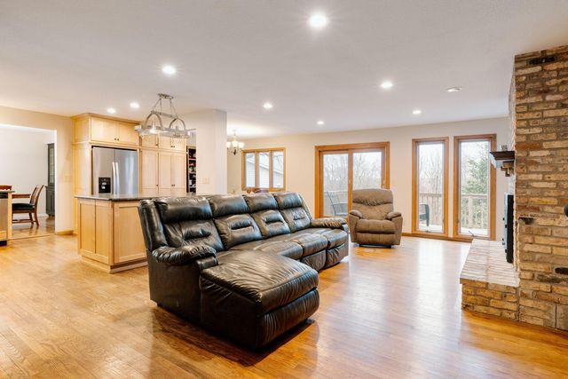 71 Deer Hills Court, North Oaks, MN 55127