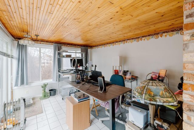 71 Deer Hills Court, North Oaks, MN 55127