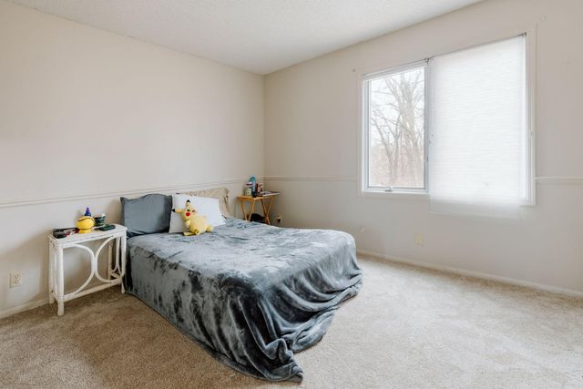 71 Deer Hills Court, North Oaks, MN 55127