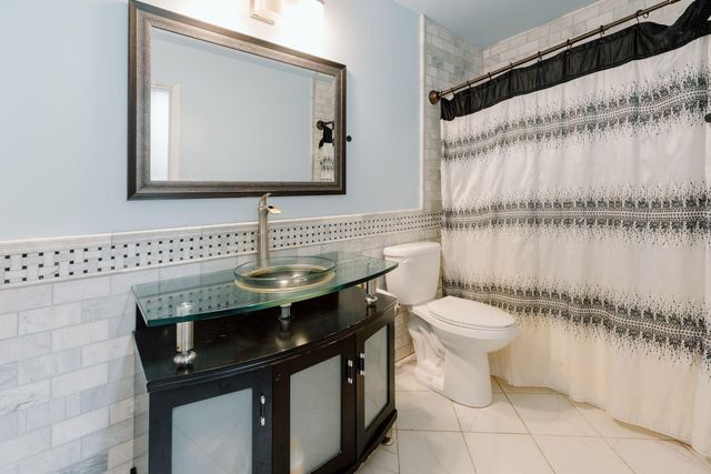 71 Deer Hills Court, North Oaks, MN 55127