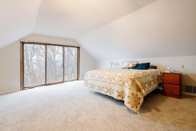 71 Deer Hills Court, North Oaks, MN 55127