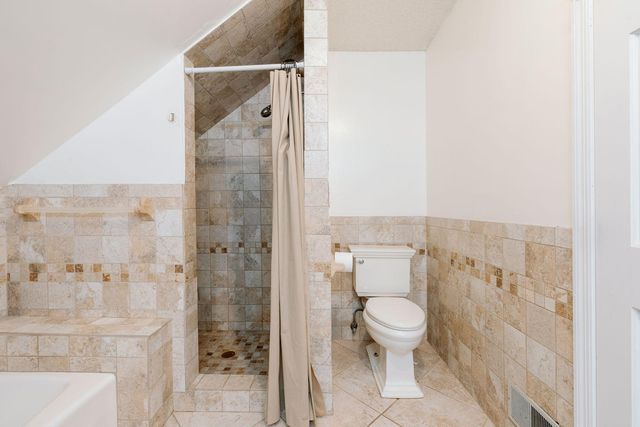 71 Deer Hills Court, North Oaks, MN 55127