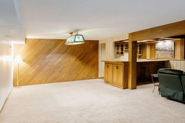 71 Deer Hills Court, North Oaks, MN 55127