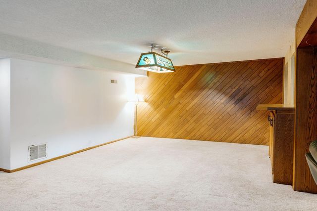 71 Deer Hills Court, North Oaks, MN 55127