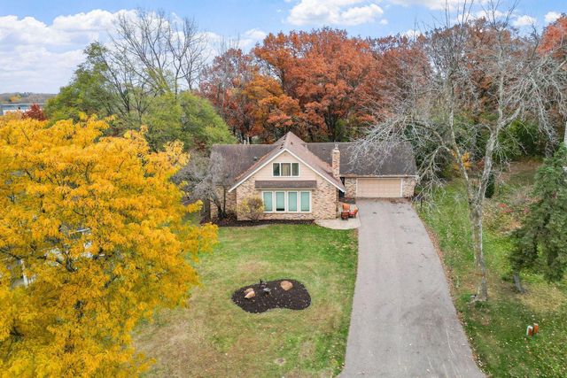 71 Deer Hills Court, North Oaks, MN 55127