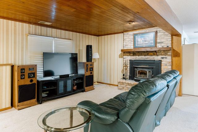 71 Deer Hills Court, North Oaks, MN 55127