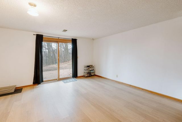 71 Deer Hills Court, North Oaks, MN 55127