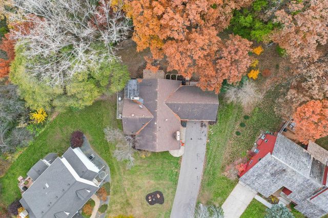 71 Deer Hills Court, North Oaks, MN 55127