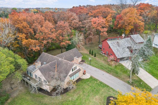 71 Deer Hills Court, North Oaks, MN 55127