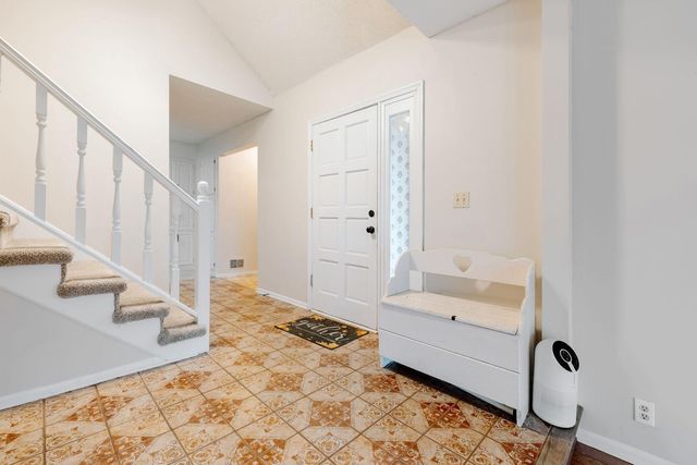 71 Deer Hills Court, North Oaks, MN 55127