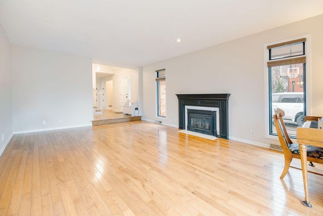 71 Deer Hills Court, North Oaks, MN 55127