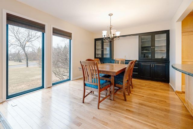 71 Deer Hills Court, North Oaks, MN 55127