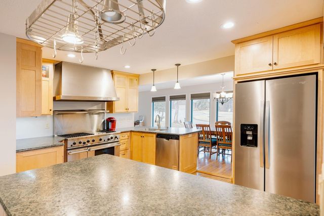 71 Deer Hills Court, North Oaks, MN 55127