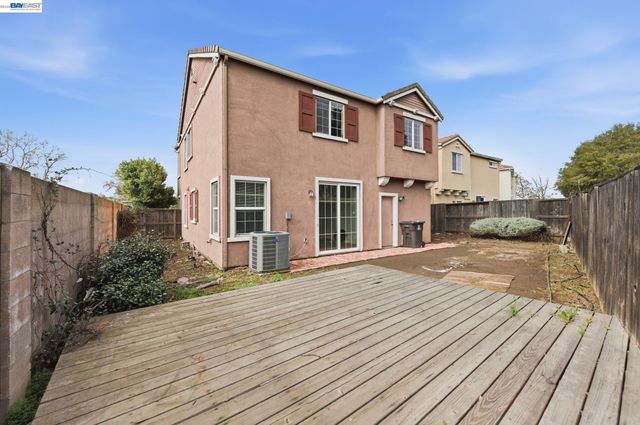 1405 Cat Tail Dr, Stockton, CA 95204